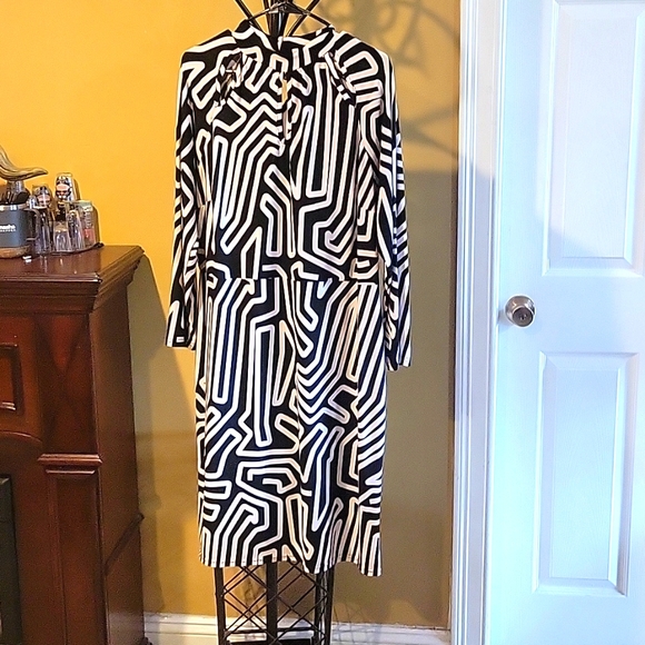 Beautiful black and white Aztec design midi dress - Picture 1 of 4